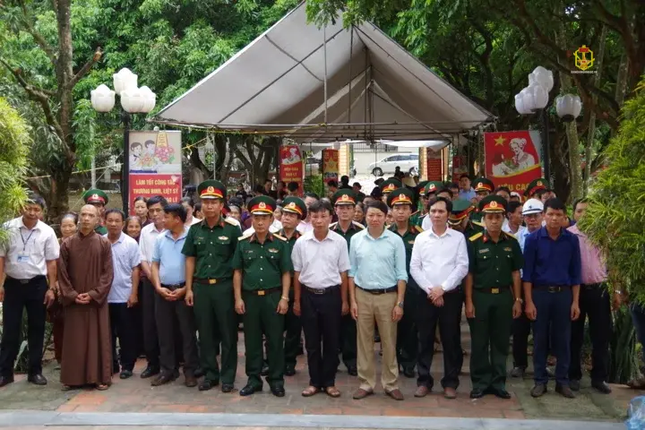 Nhà máy X61 dâng hương tưởng nhớ các anh hùng, liệt sỹ nhân ngày 27/7 và tri ân các gia đình thương binh, liệt sỹ