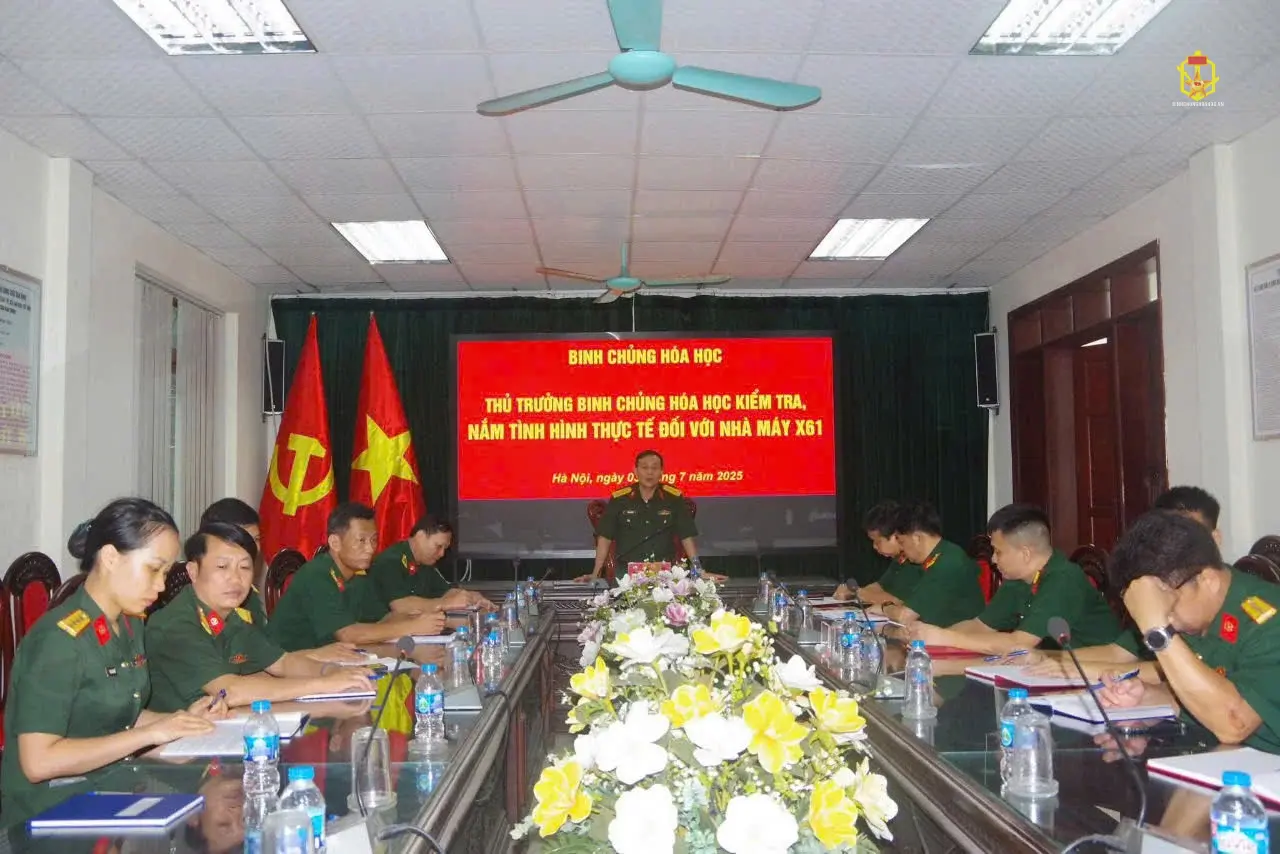THỦ TRƯỞNG BINH CHỦNG KIỂM TRA NẮM TÌNH HÌNH TẠI NHÀ MÁY X61